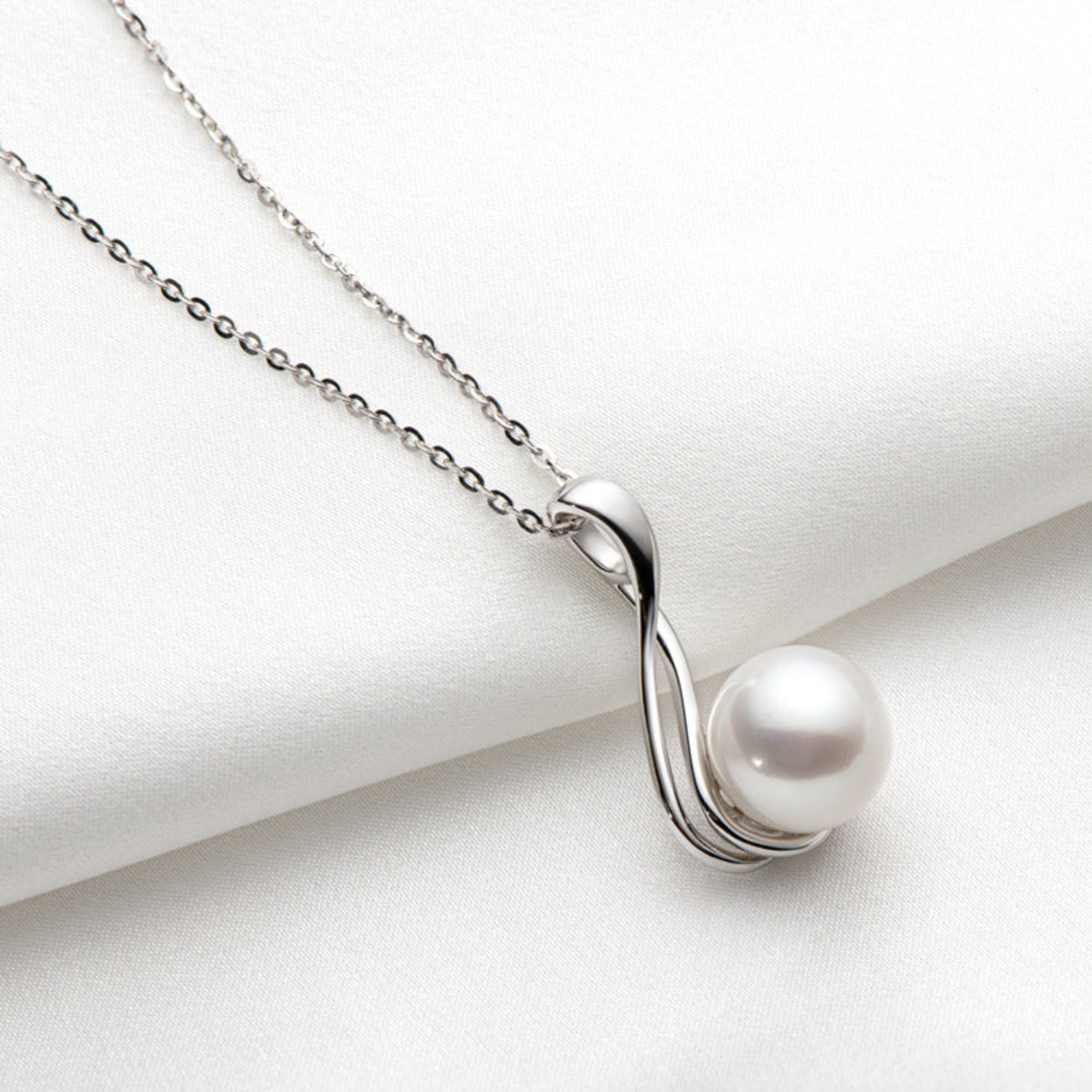10mm Freshwater Pearl Pendant Necklace in S925 Silver