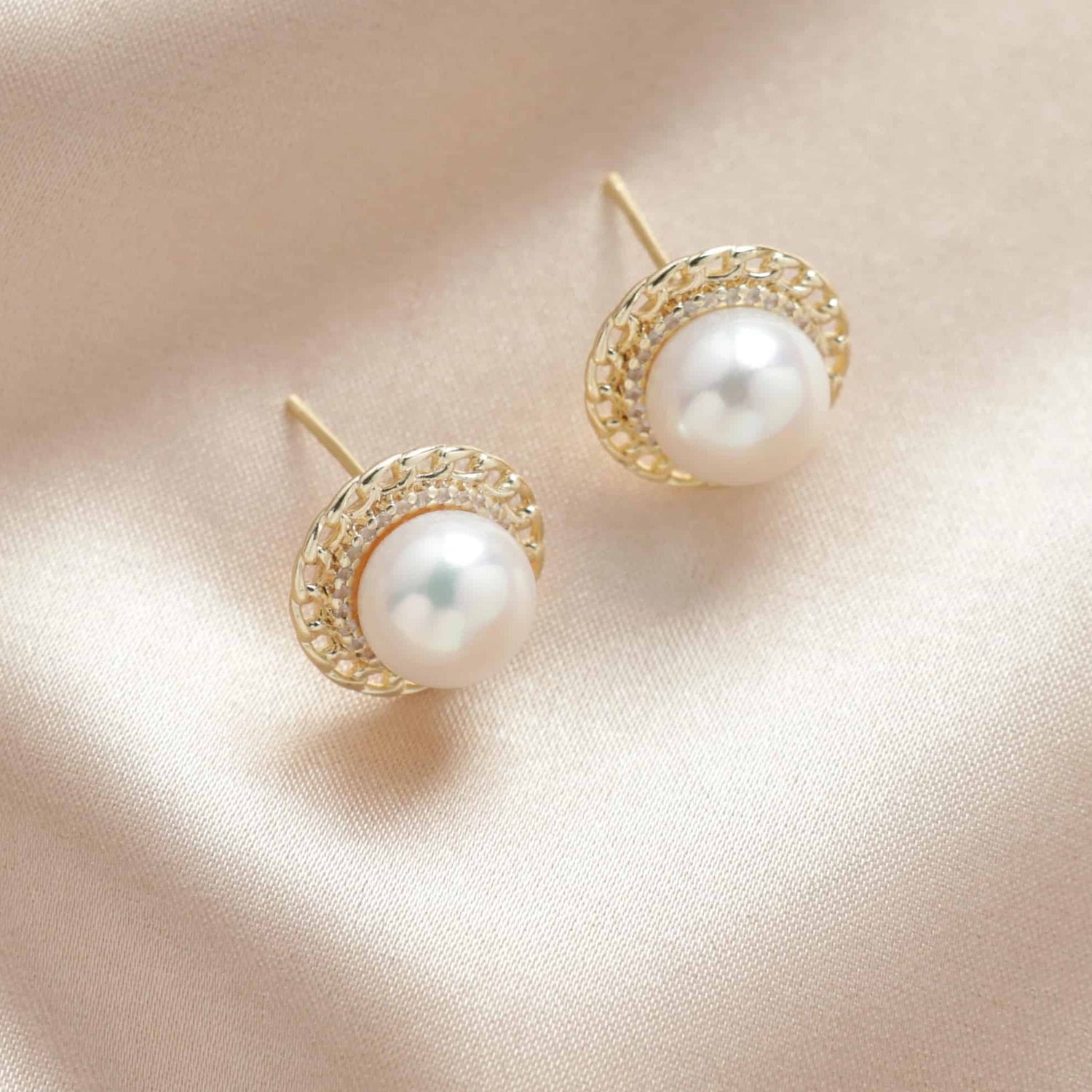 Classic And Elegant Button Pearl Studs Earrings AAA Quality
