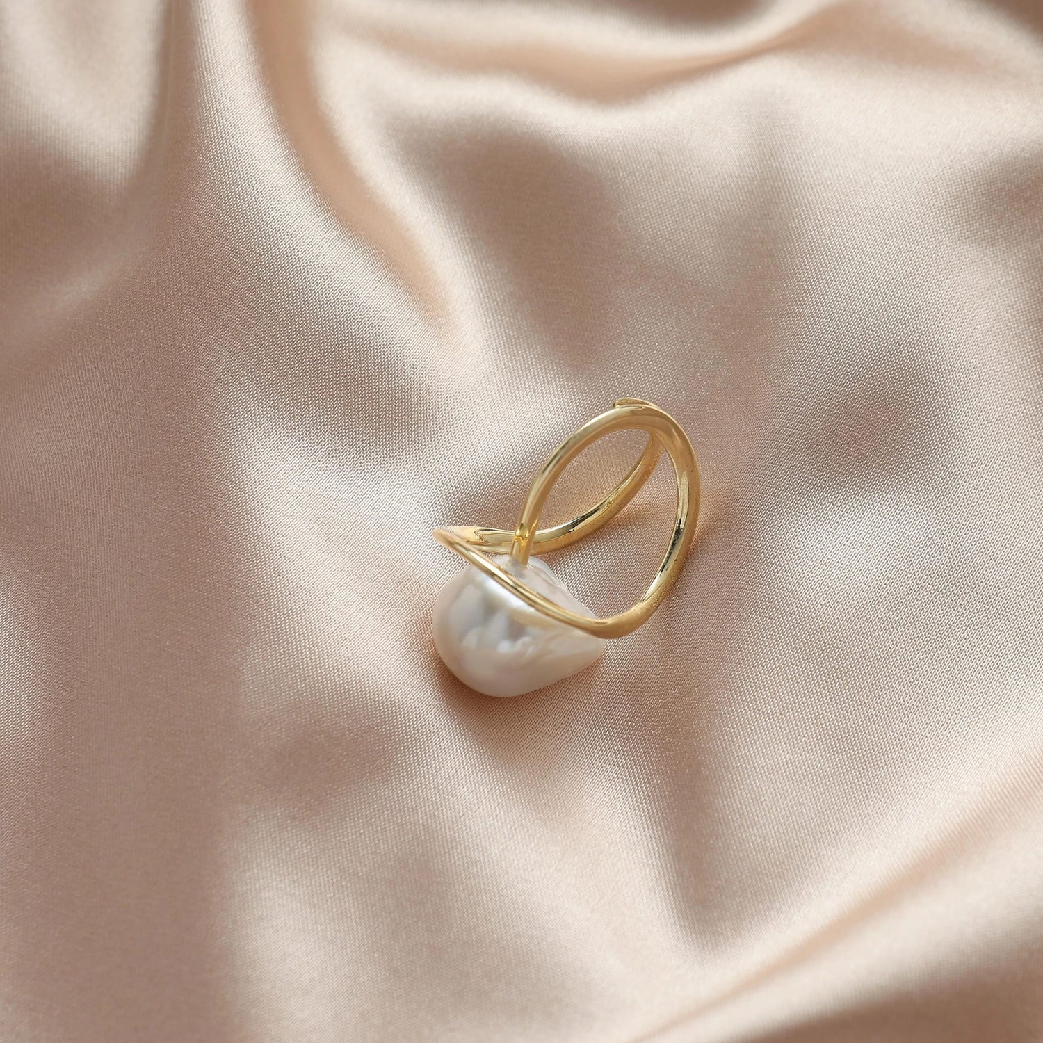 https://pearlvenus.com/products/antique-baroque-pearl-ring-in-sterling-silver