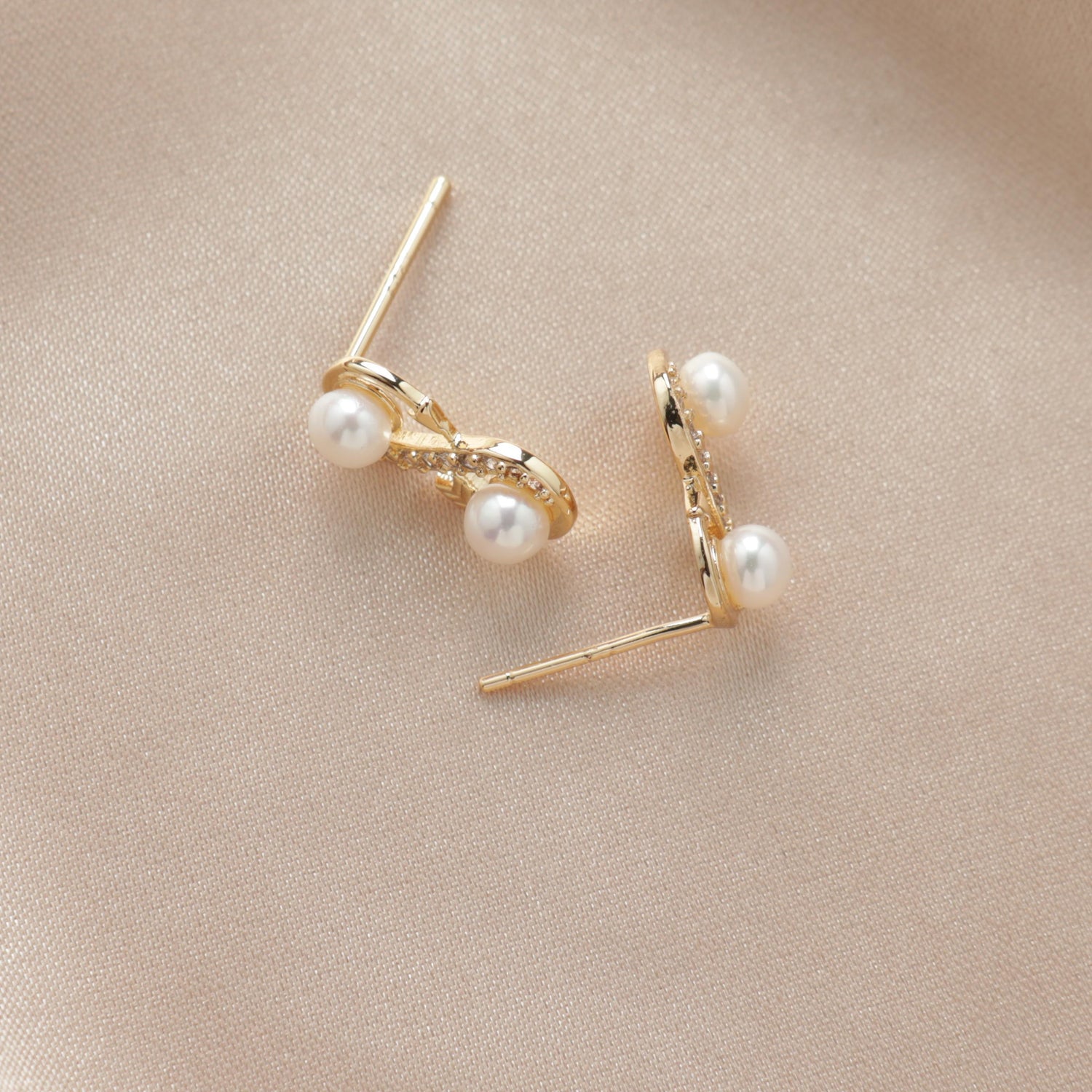 Rotating Diamond Pearl Earrings