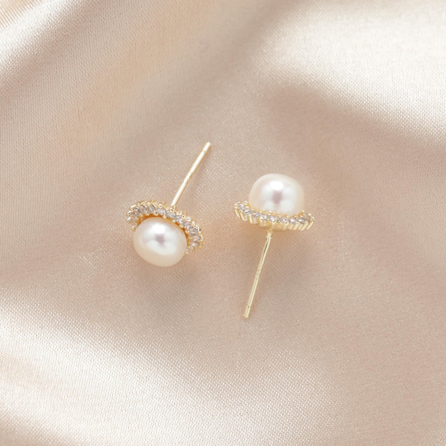 Classic Pearl Studs Earrings 18K Gold Pearl Halo Earrings AAA+ Quality