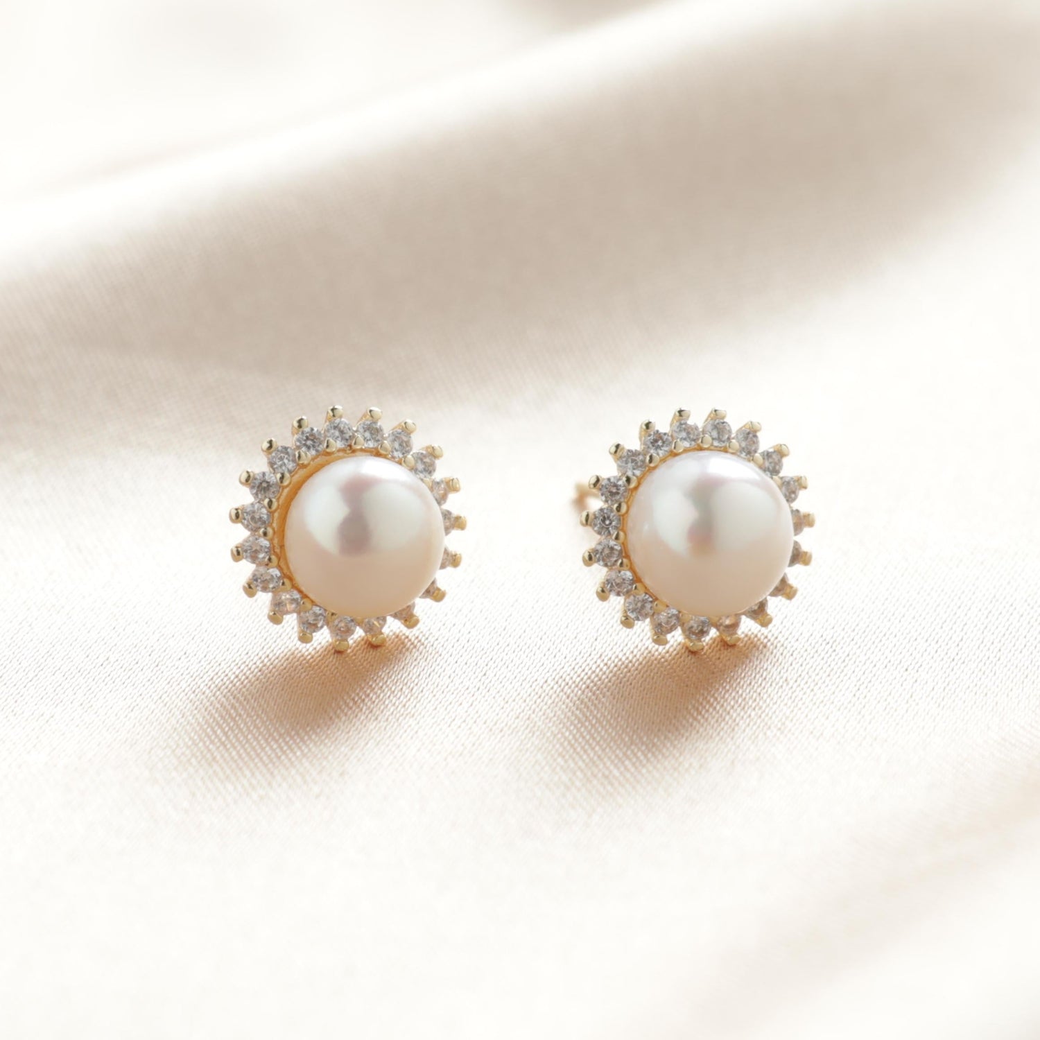 Classic Pearl Studs Earrings 18K Gold Pearl Halo Earrings AAA+ Quality